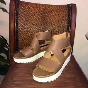 Steve Madden Leather Thick sole Sandal-Size 8.5